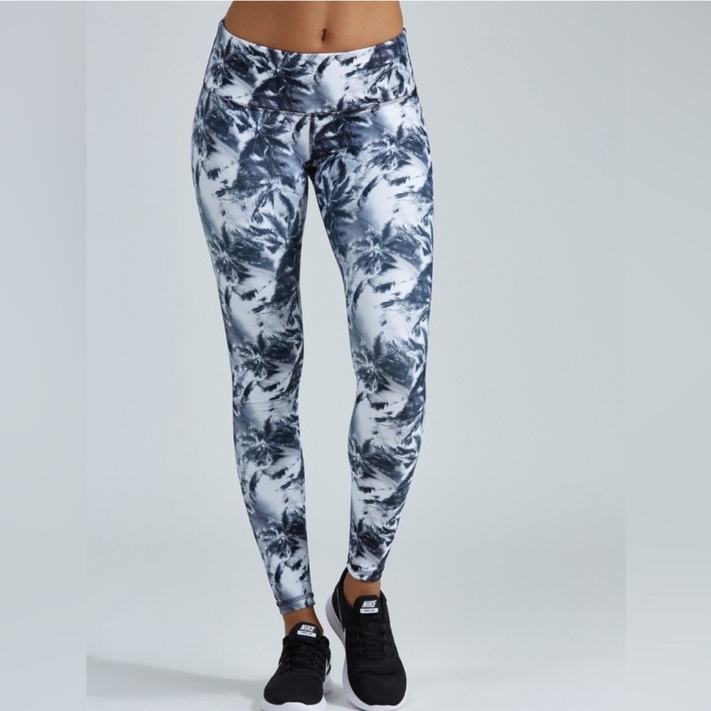 Noli Women's Black and White Palm Tree Legging Size Small